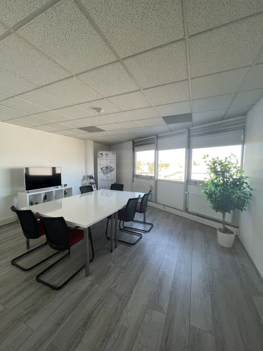 Open Space - 92000 - 4 postes - 150€