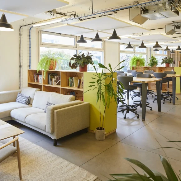 Bureau privé 11 m² 3 postes Coworking Rue Camille Desmoulins Issy-les-Moulineaux 92130 - photo 1