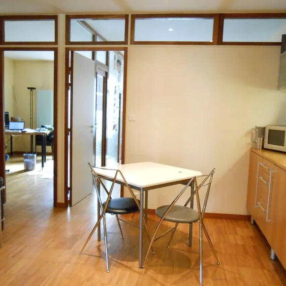 Bureau privé 13 m² 2 postes Coworking Rue du Faubourg Saint-Antoine Paris 75011 - photo 7