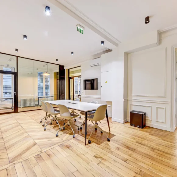 Espace indépendant 450 m² 70 postes Location bureau Rue de Meaux Paris 75019 - photo 2