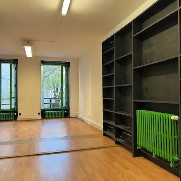 Bureau privé 32 m² 7 postes Location bureau Rue Juliette Dodu Paris 75010 - photo 3