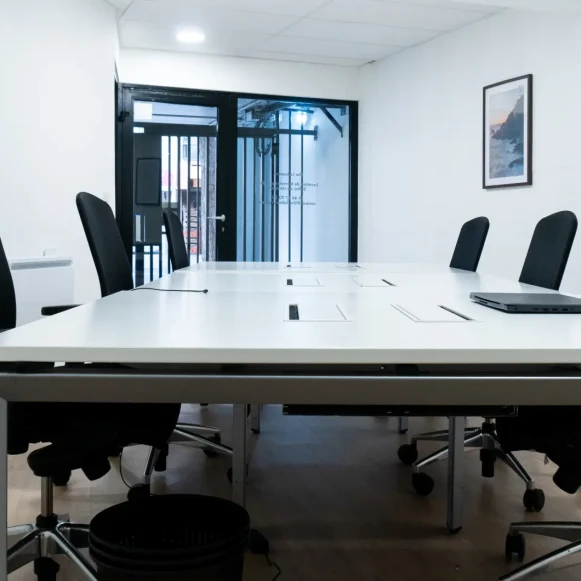 Bureau privé 35 m² 8 postes Coworking Avenue du Général Michel Bizot Paris 75012 - photo 1
