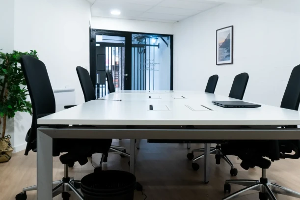 Bureau privé - 75012 - 8 postes - 2400€