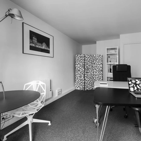 Bureau privé 17 m² 2 postes Coworking Rue de l'Ave Maria Paris 75004 - photo 5