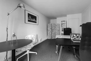 Bureau privé - 75004 - 2 postes - 990€