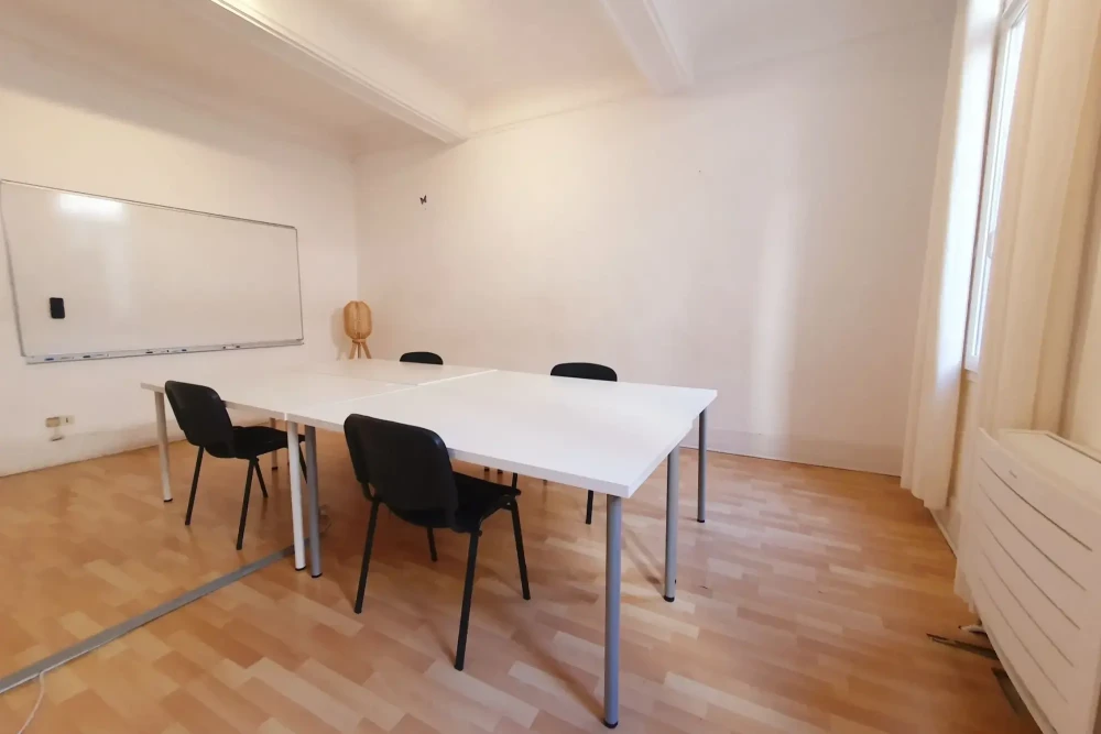 Open Space - 34000 - 1 poste - 250€
