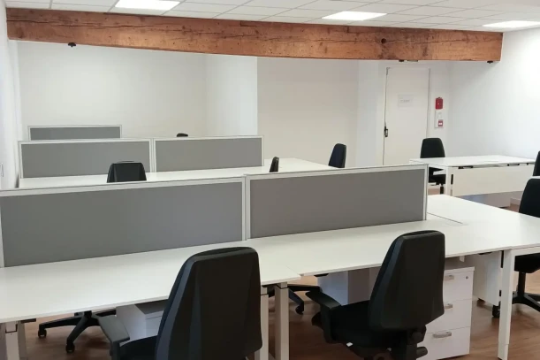 Bureau privé - 34500 - 16 postes - 3025€