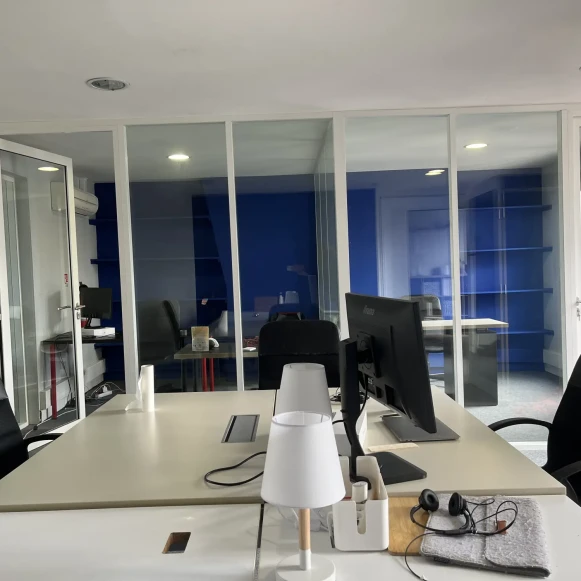 Bureau privé 40 m² 7 postes Location bureau Boulevard Saint Denis Paris 75002 - photo 1