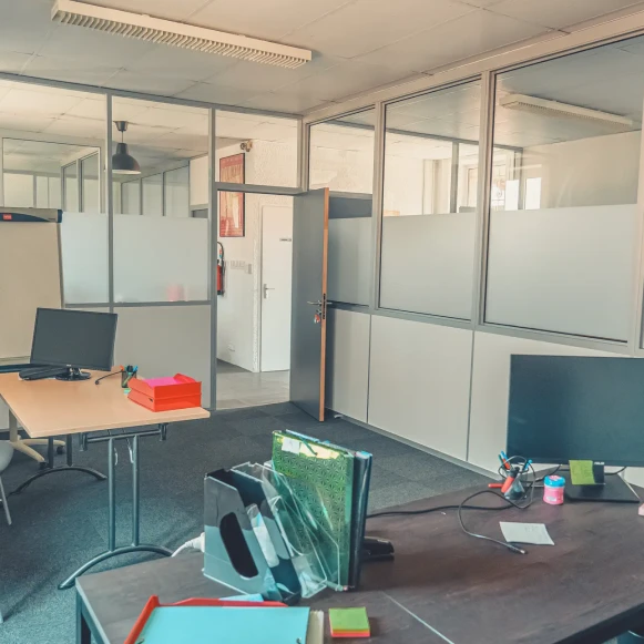 Bureau privé 22 m² 4 postes Coworking Rue Emile Decorps Villeurbanne 69100 - photo 8