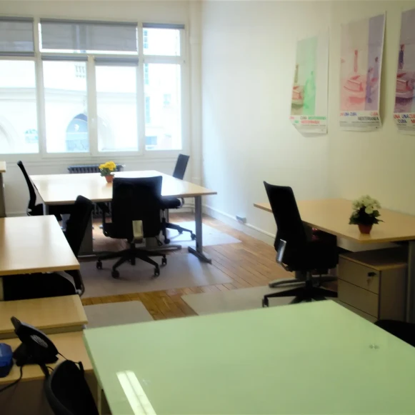 Bureau privé 35 m² 6 postes Location bureau Rue Saint-Marc Paris 75002 - photo 8