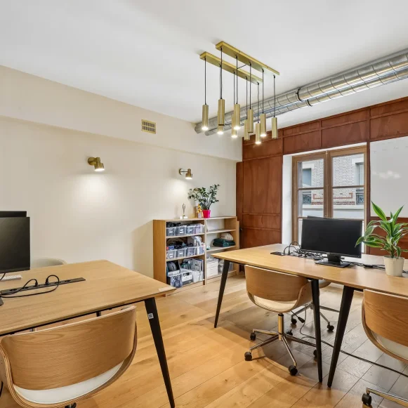 Bureau privé 12 m² 3 postes Coworking Rue de Rouen Paris 75019 - photo 3