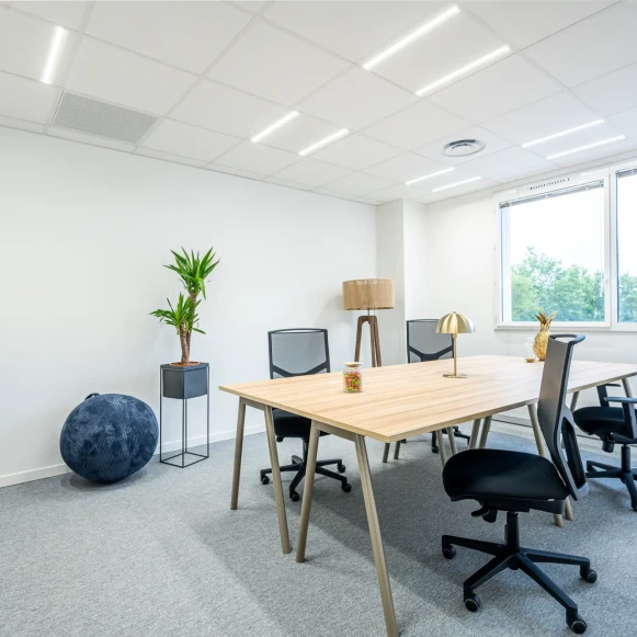 Bureau privé 18 m² 4 postes Location bureau Rue des Courtillons Bruz 35170 - photo 1