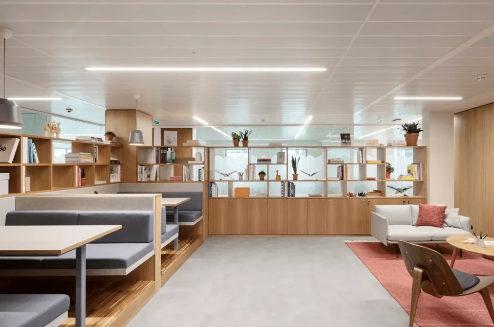 Spaces - Cours Valmy