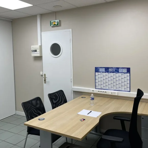 Bureau privé 12 m² 1 poste Coworking Avenue de la République Paris 75011 - photo 1