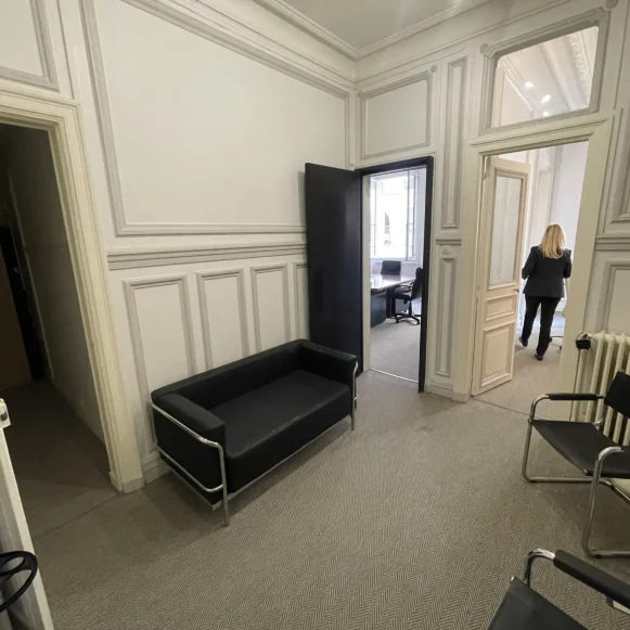 Espace indépendant 25 m² 4 postes Coworking Avenue du Coq Paris 75009 - photo 2