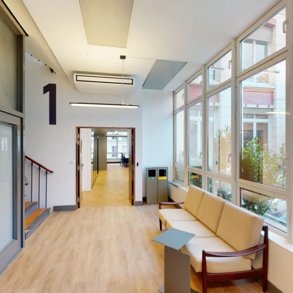 Espace indépendant 133 m² 28 postes Location bureau Rue des Petits Hôtels Paris 75010 - photo 1