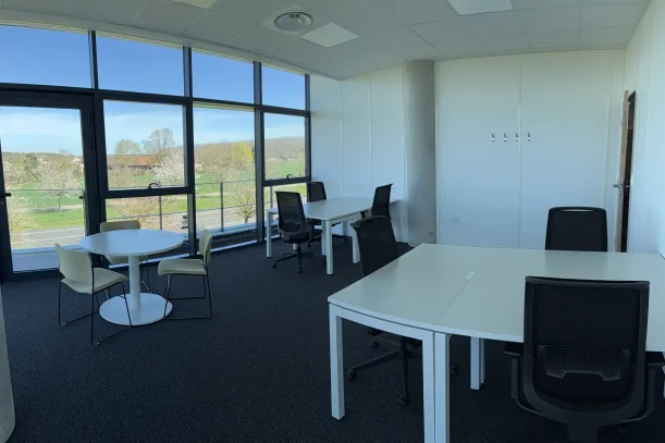 Bureau privé - 01000 - 9 postes - 2414€