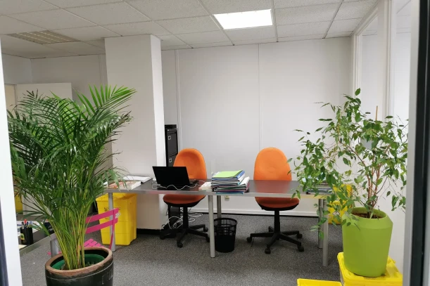 Open Space - 93400 - 4 postes - 220€