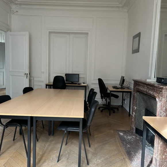 Bureau privé 46 m² 9 postes Location bureau Avenue Marceau Paris 75008 - photo 2