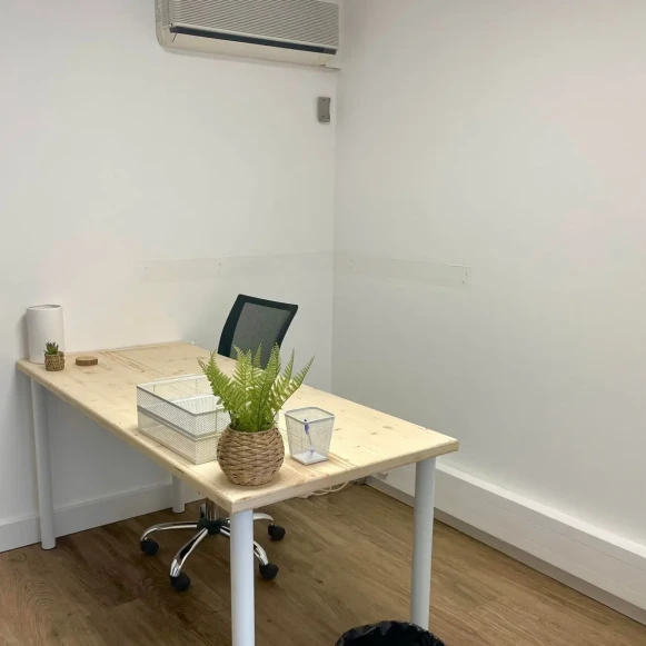 Bureau privé 8 m² 1 poste Coworking Rue Sainte-Catherine Castries 34160 - photo 1