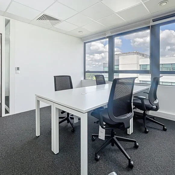 Bureau privé 16 m² 4 postes Coworking Rue de la Milletière Tours 37100 - photo 4