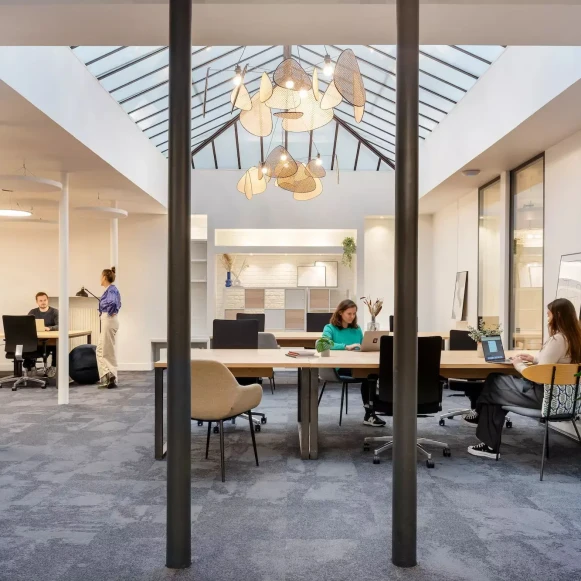 Espace indépendant 370 m² 70 postes Location bureau Rue des Petites Écuries Paris 75010 - photo 1