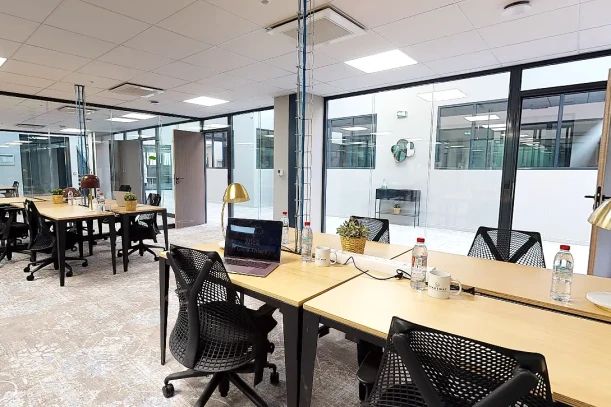 Bureau privé - 06000 - 8 postes - 2400€