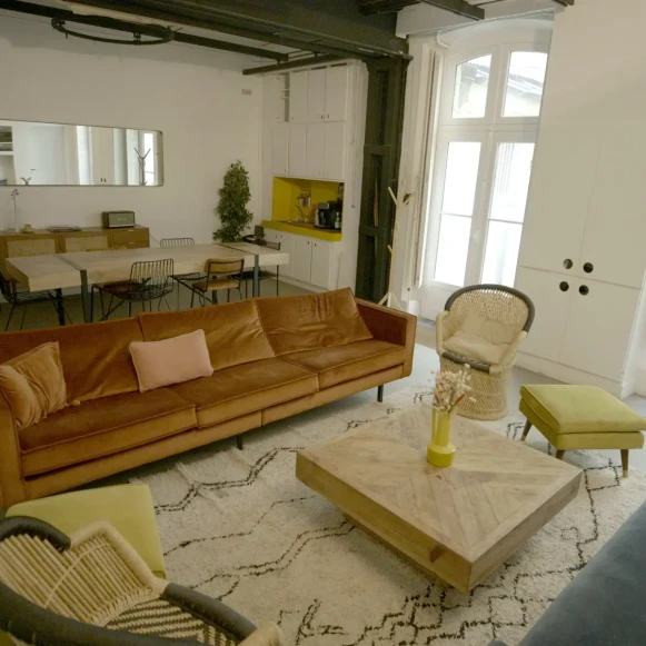 Espace indépendant 40 m² 5 postes Location bureau Rue Saint-Antoine Paris 75004 - photo 1