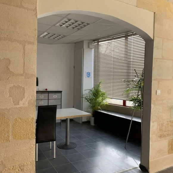 Bureau privé 17 m² 4 postes Coworking Avenue du Général Leclerc Bordeaux 33200 - photo 9