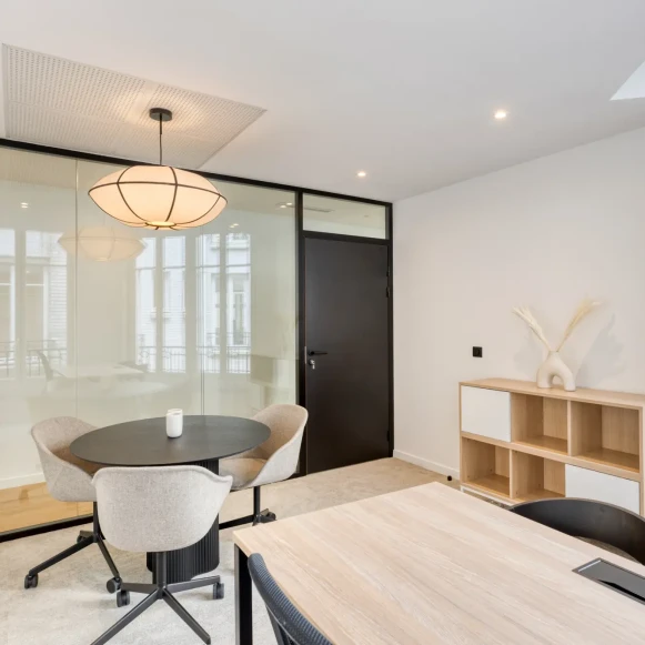 Espace indépendant 380 m² 48 postes Location bureau Rue de Provence Paris 75008 - photo 9