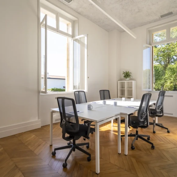 Bureau privé 20 m² 6 postes Coworking Rue Francis Jammes Biarritz 64200 - photo 1