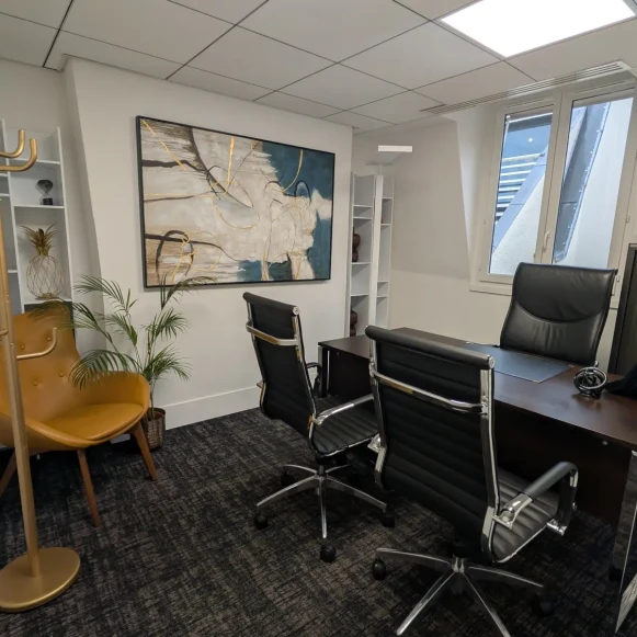 Bureau privé 15 m² 3 postes Coworking Avenue Kléber Paris 75016 - photo 2