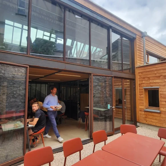 Bureau privé 14 m² 2 postes Location bureau Rue Parmentier Oullins-Pierre-Bénite 69600 - photo 4