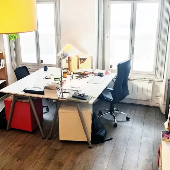 Bureau privé 21 m² 5 postes Location bureau Rue Meslay Paris 75003 - photo 1