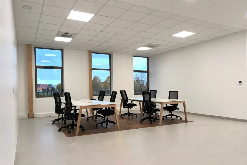 Open Space - 93290 - 16 postes - 300€