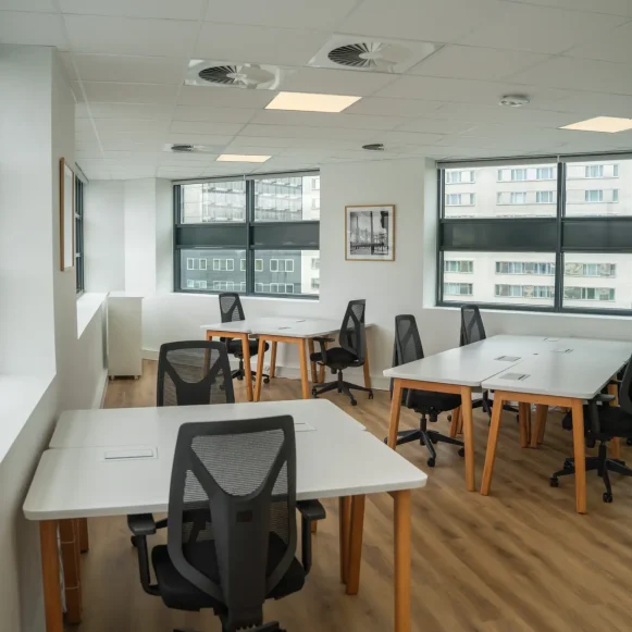 Bureau privé 37 m² 8 postes Coworking Rue de Luxembourg Lille 59800 - photo 1