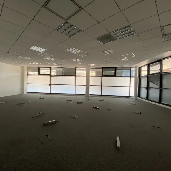 Bureau privé 20 m² 8 postes Location bureau Rue Fructidor Paris 75017 - photo 4