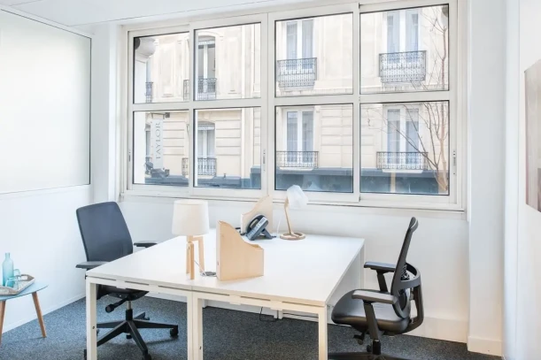 Bureau privé - 75010 - 1 poste - 376€
