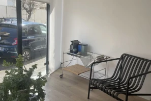 Open Space - 64200 - 1 poste - 330€