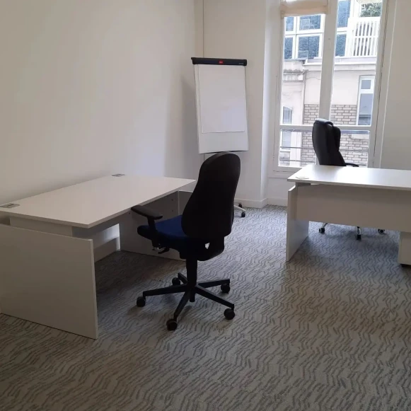 Bureau privé 14 m² 3 postes Location bureau Rue La Boétie Paris 75008 - photo 1