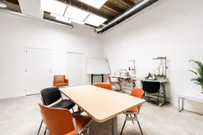 Open Space - 75010 - 1 poste - 450€