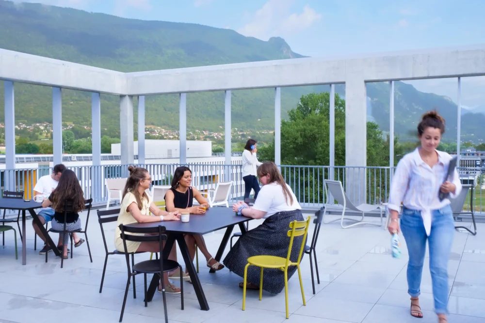 Open Space - 73290 - 8 postes - 226€