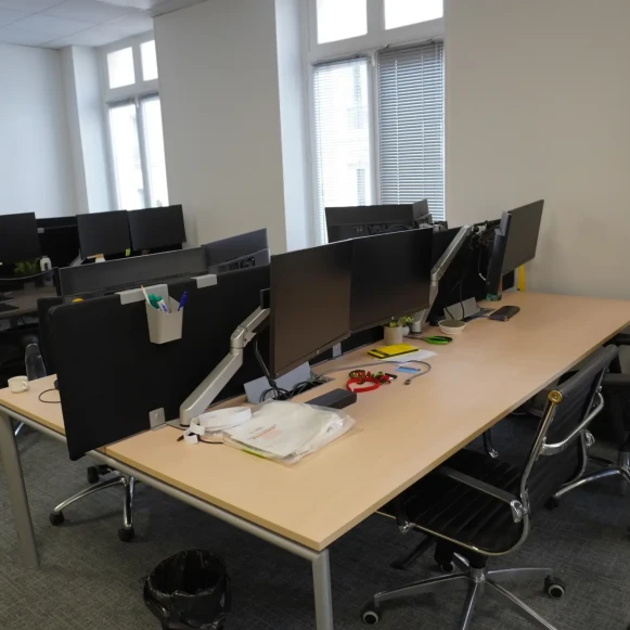Bureau privé 40 m² 9 postes Location bureau Boulevard de Sébastopol Paris 75002 - photo 1