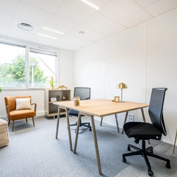 Bureau privé 12 m² 2 postes Coworking Rue Thomas Edison Le Mans 72650 - photo 1