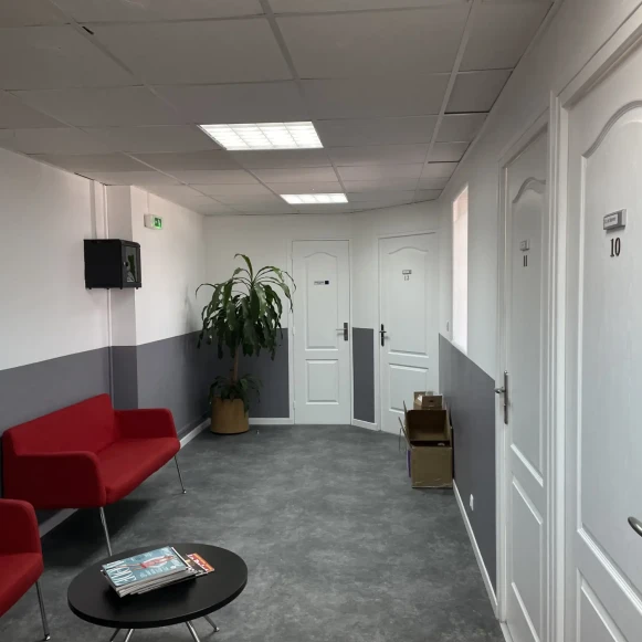 Bureau privé 12 m² 2 postes Location bureau Rue de Genève La Courneuve 93120 - photo 7