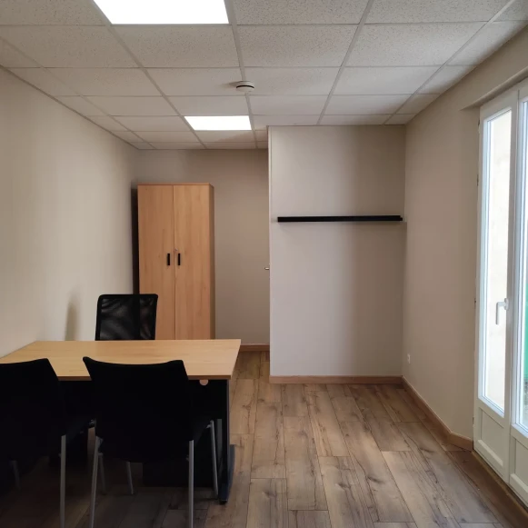 Bureau privé 14 m² 1 poste Location bureau Avenue de la Résistance Le Raincy 93340 - photo 2