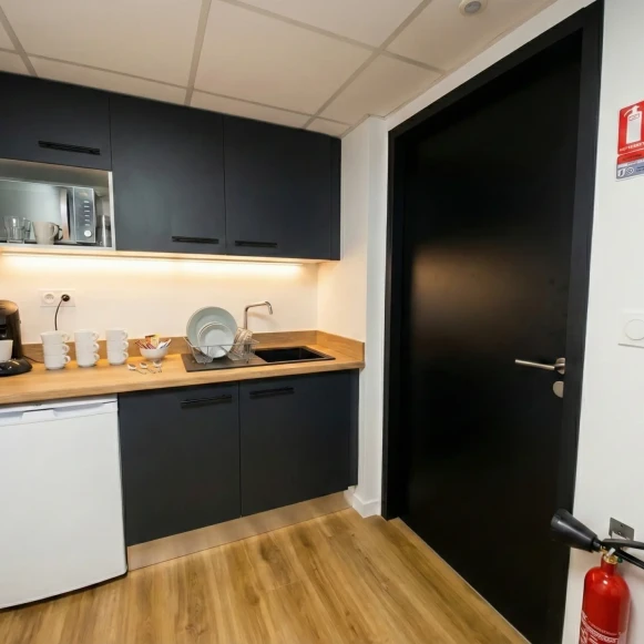 Bureau privé 11 m² 1 poste Coworking Boulevard Alain Savary Blagnac 31700 - photo 3