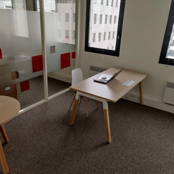 Bureau privé 95 m² 15 postes Location bureau Avenue Georges Clemenceau Nanterre 92000 - photo 3