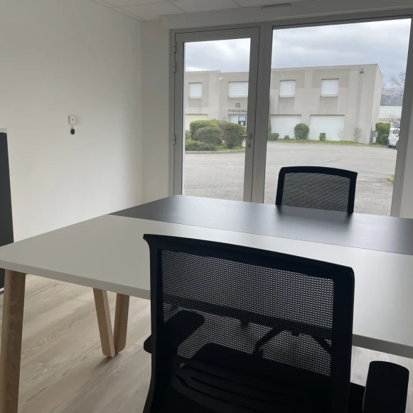 Bureau privé 15 m² 3 postes Location bureau Avenue Marc Seguin Privas 07000 - photo 5