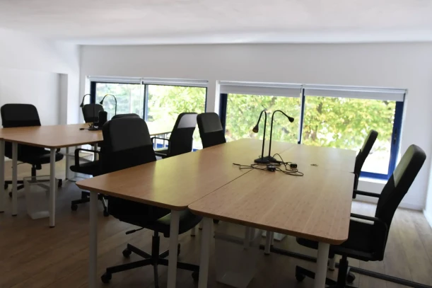 Open Space - 94200 - 4 postes - 290€